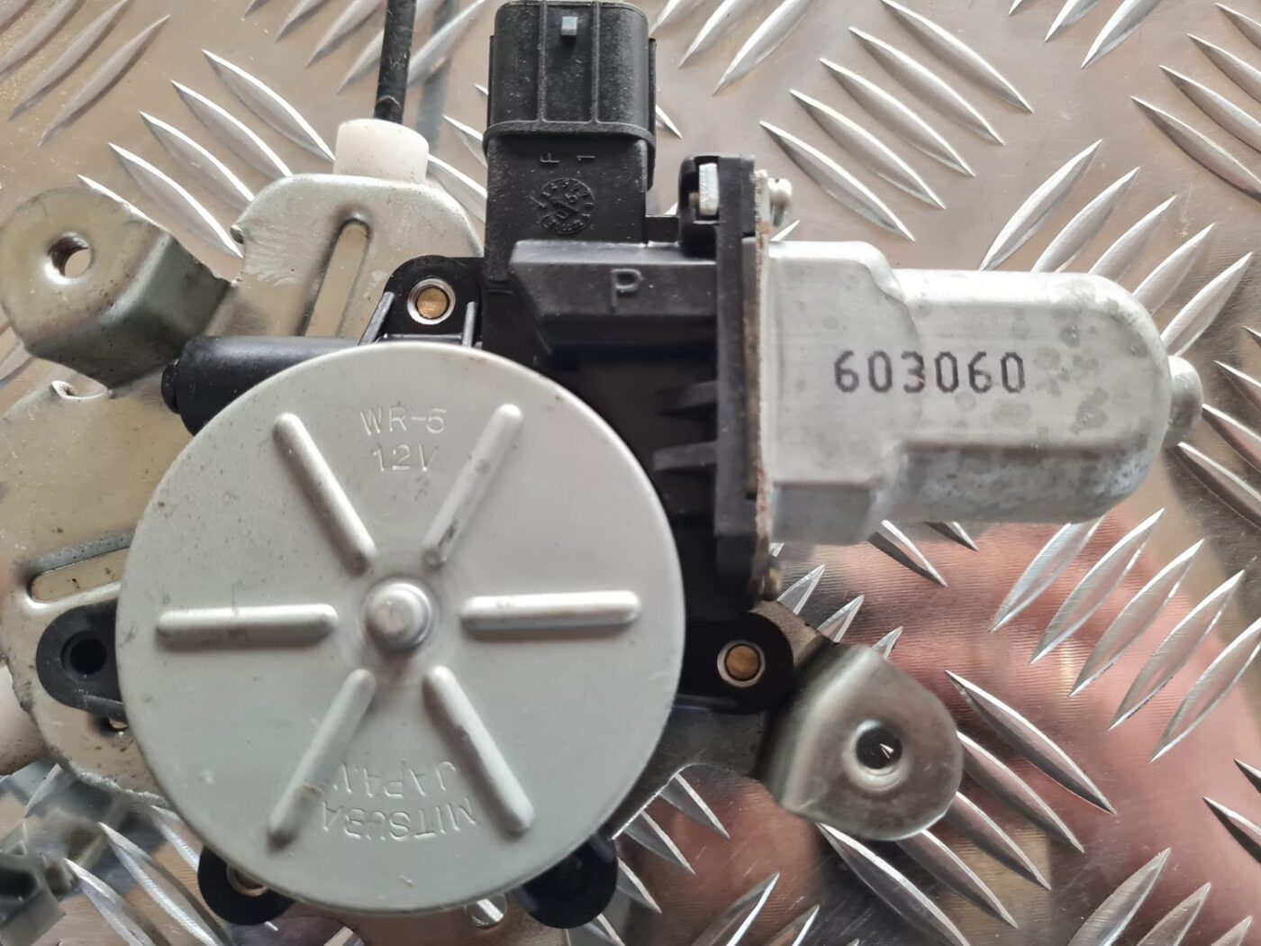 Stikla pacelšanas mehānisms priekšējais labais priekš MITSUBISHI LANCER 2006 3 Stikla pacelšanas mehānisms priekšējais labais priekš MITSUBISHI LANCER 2006