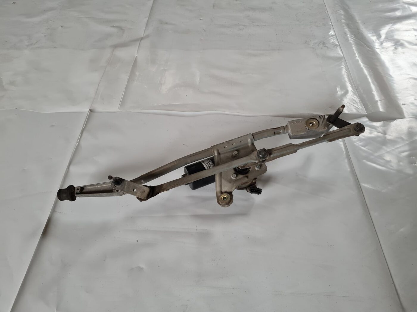 Vējstikla tīrīšanas mehānisms priekš VOLVO V70 2003 SILVER 2 Vējstikla tīrīšanas mehānisms priekš VOLVO V70 2003 SILVER