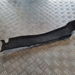 Ieliktņis starp spārnu un durvīm priekš SUBARU LEGACY 2010