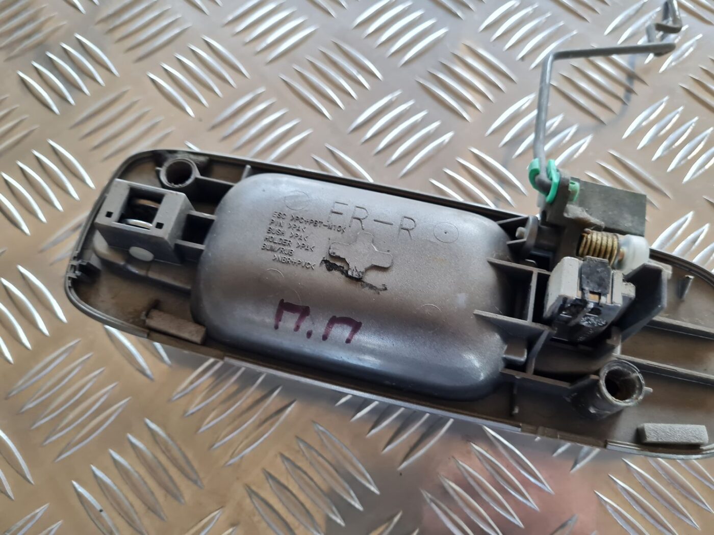 Priekšējāis labais durvju rokturis priekš NISSAN X-TRAIL 2002 3 Priekšējāis labais durvju rokturis priekš NISSAN X-TRAIL 2002