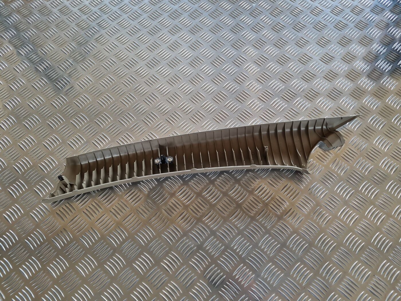 Priekšējas salona statnes apdare priekš NISSAN X-TRAIL 2002 4 Priekšējas salona statnes apdare priekš NISSAN X-TRAIL 2002