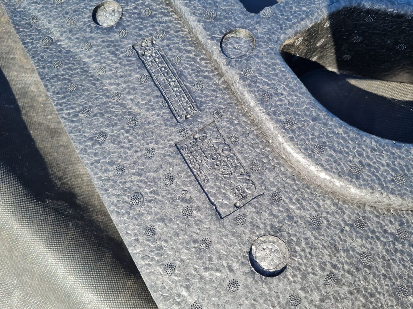 Bagāžnieka nodalījuma putuplasts priekš VOLVO S40 2007 2 Bagāžnieka nodalījuma putuplasts priekš VOLVO S40 2007