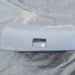 Mantu glabāšanas nodalījums pasažiera pusē priekš TOYOTA AVENSIS 2008