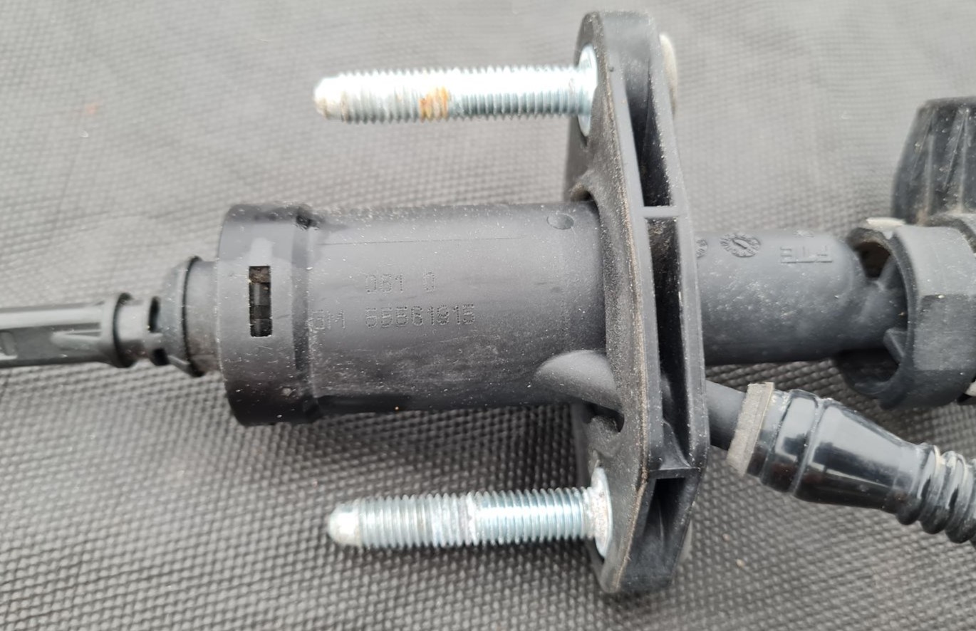 Sajūga galvenais cilindrs priekš OPEL INSIGNIA SPORTS TOURER 2010 4 Sajūga galvenais cilindrs priekš OPEL INSIGNIA SPORTS TOURER 2010