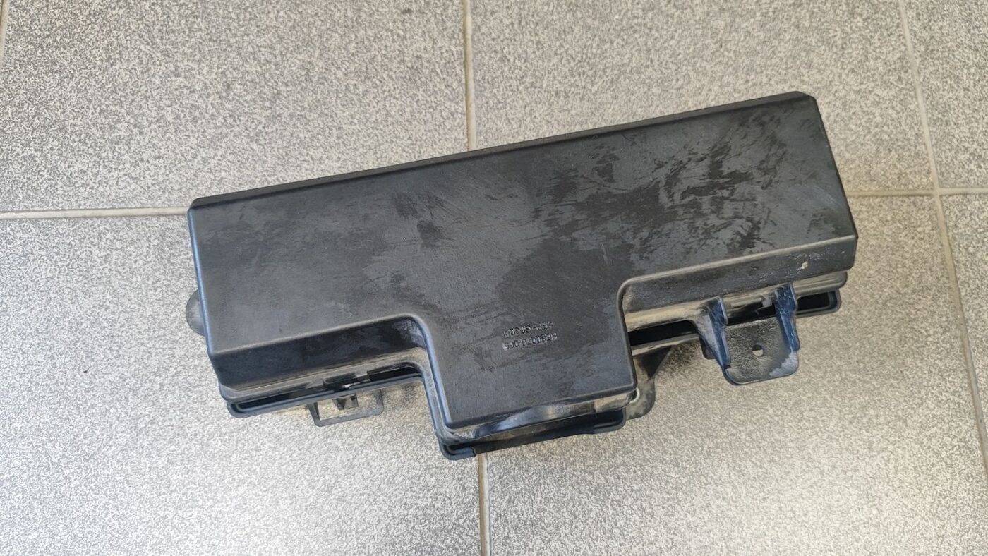 Bagāžnieka vāka hidrauliskā sūkņa korpuss priekš OPEL INSIGNIA SPORTS TOURER 2013 2 Bagāžnieka vāka hidrauliskā sūkņa korpuss priekš OPEL INSIGNIA SPORTS TOURER 2013