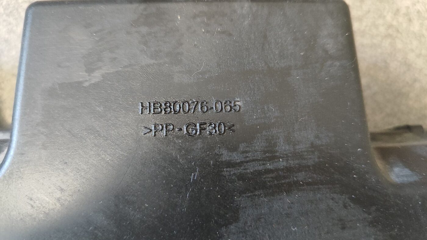 Bagāžnieka vāka hidrauliskā sūkņa korpuss priekš OPEL INSIGNIA SPORTS TOURER 2013 4 Bagāžnieka vāka hidrauliskā sūkņa korpuss priekš OPEL INSIGNIA SPORTS TOURER 2013