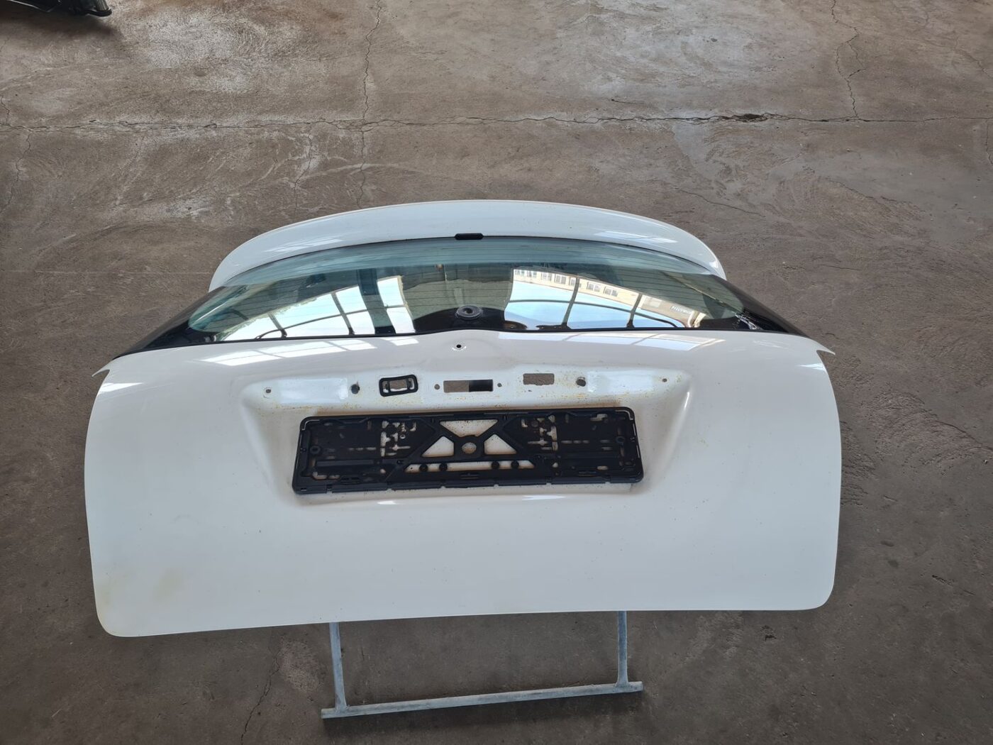 Bagāžnieka vāks priekš TOYOTA VERSO 2012 1 Bagāžnieka vāks priekš TOYOTA VERSO 2012