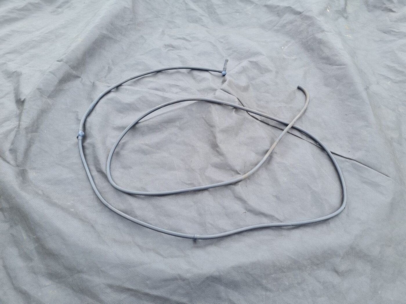 Vējstikla mazgāšanas šķidruma sprauslu šļūtene priekš VOLVO S80 2007 GREY 1 Vējstikla mazgāšanas šķidruma sprauslu šļūtene priekš VOLVO S80 2007 GREY