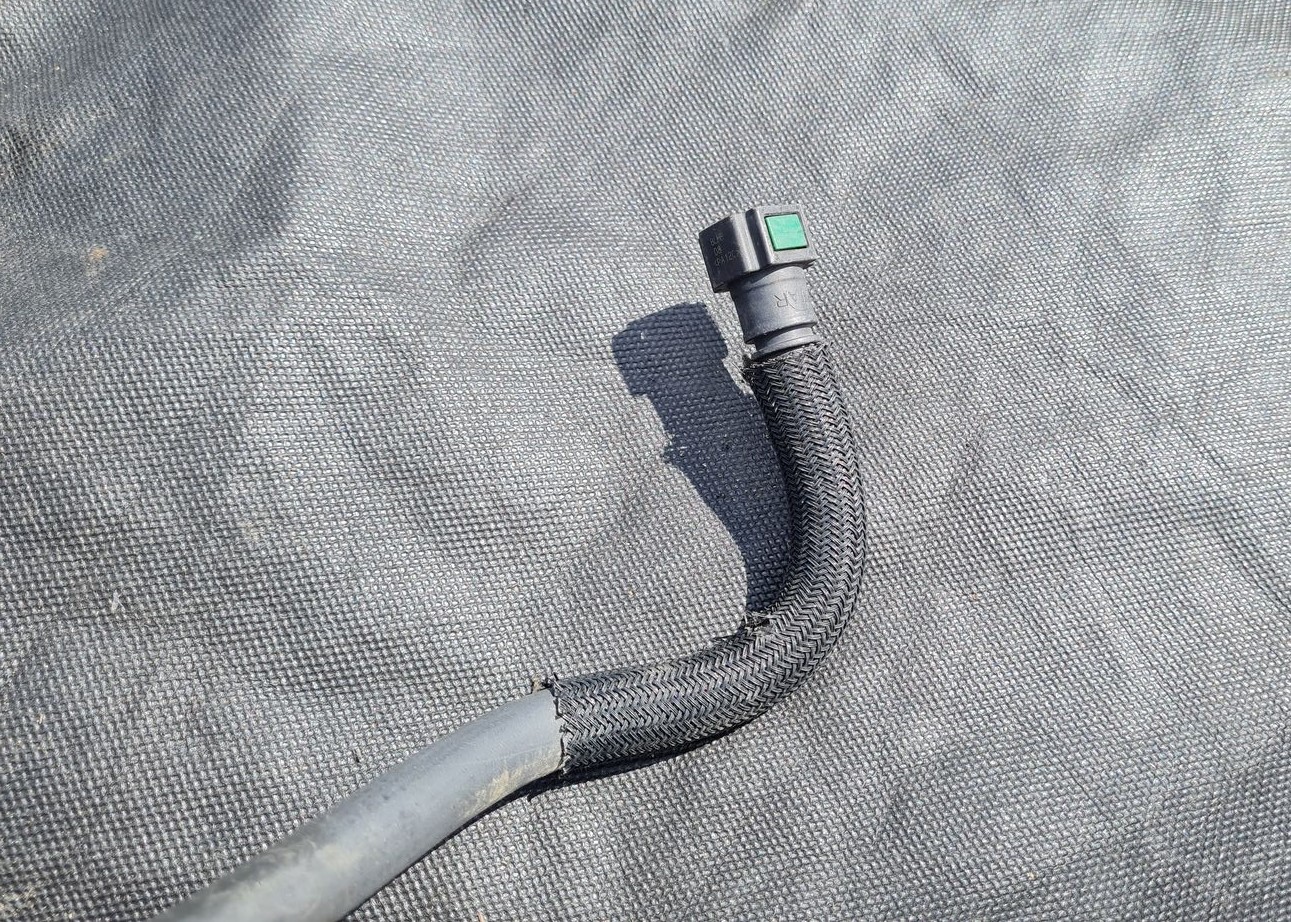 Degvielas caurule priekš VOLVO S40 2007 4 Degvielas caurule priekš VOLVO S40 2007