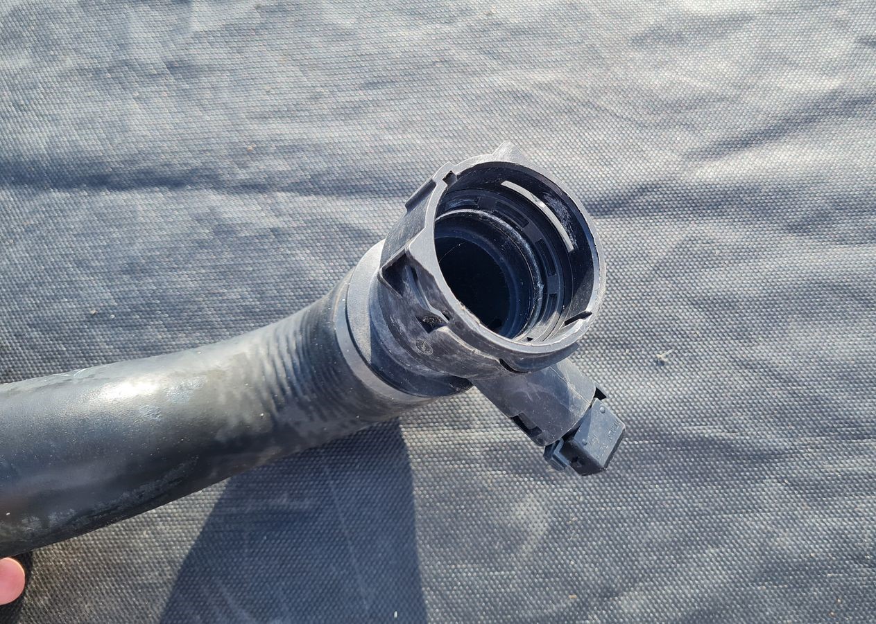 Dzesēšanas caurule priekš BMW 525 E60 2006 OLIVE 5 Dzesēšanas caurule priekš BMW 525 E60 2006 OLIVE