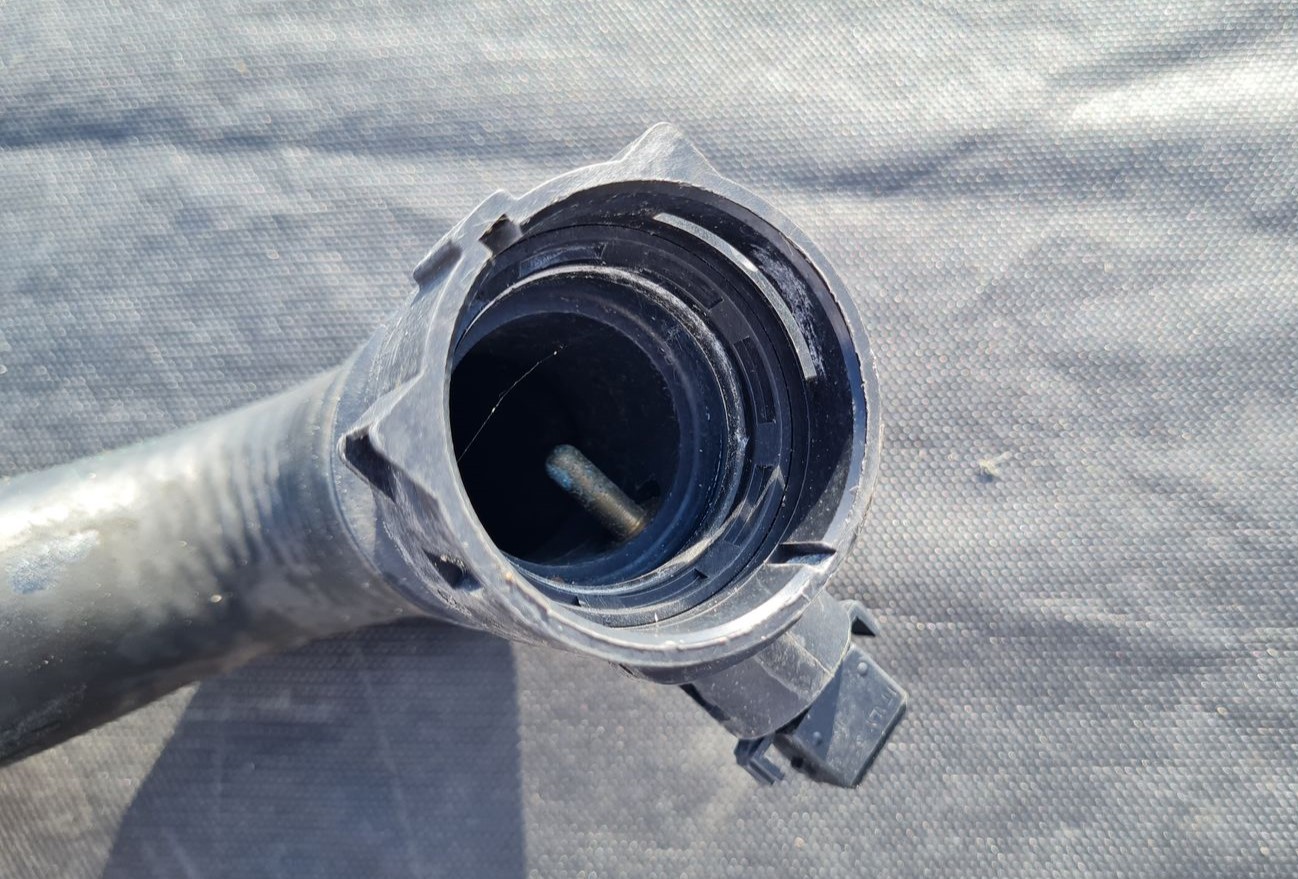 Dzesēšanas caurule priekš BMW 525 E60 2006 OLIVE 4 Dzesēšanas caurule priekš BMW 525 E60 2006 OLIVE