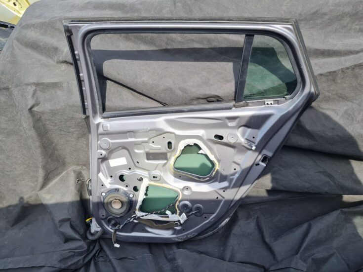 Aizmugurējās labās durvis priekš RENAULT MEGANE 2011 11