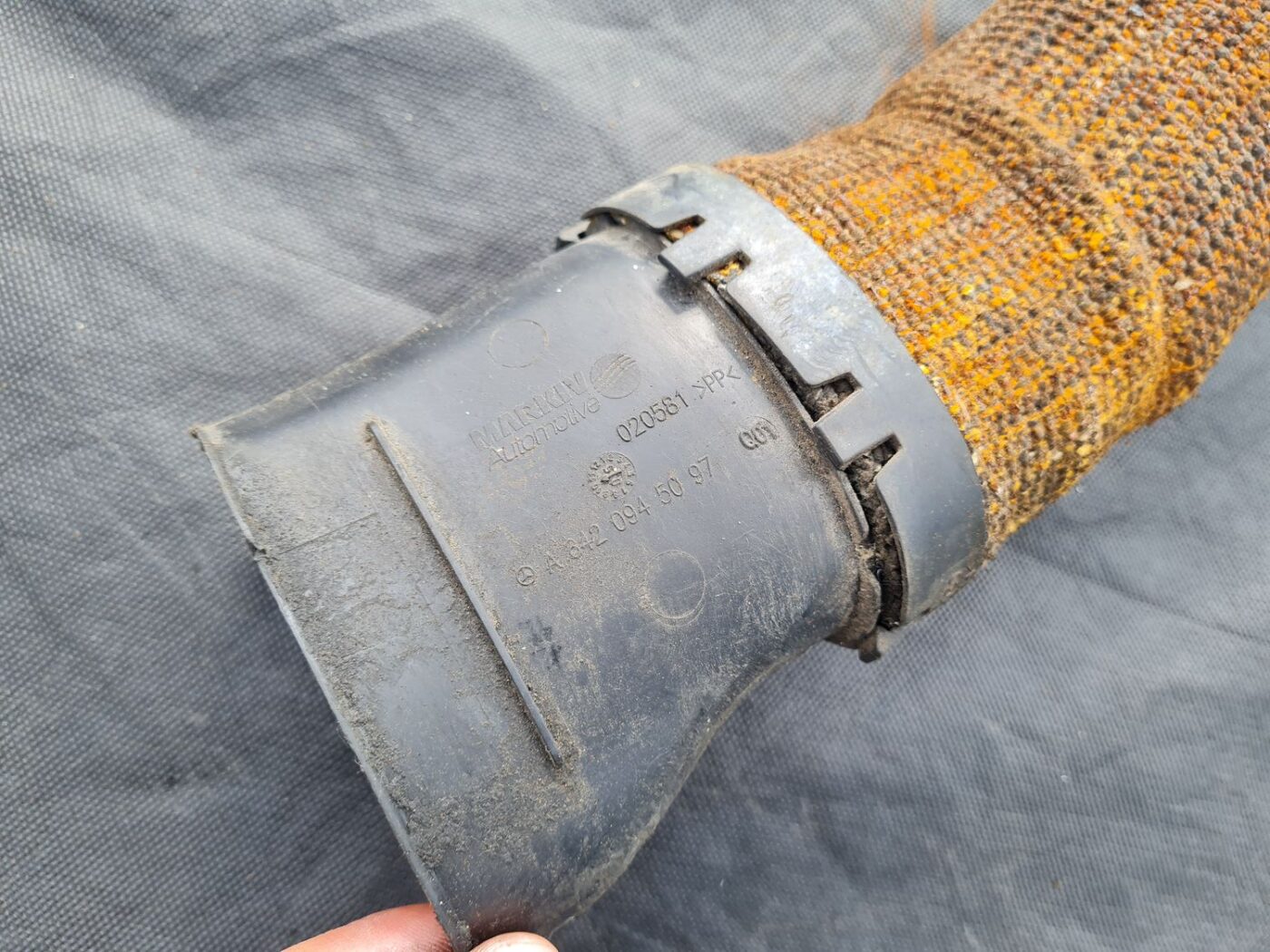 Gaisa filtra korpusa caurule priekš MERCEDES BENZ CLS 320 2005 3 Gaisa filtra korpusa caurule priekš MERCEDES BENZ CLS 320 2005