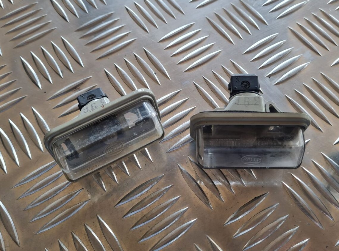 Numura zīmes apgaismojums priekš TOYOTA AVENSIS 2007 2 Numura zīmes apgaismojums priekš TOYOTA AVENSIS 2007