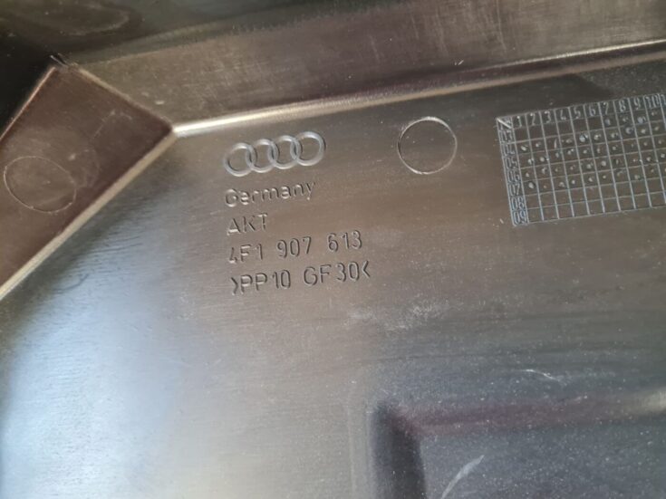 Drošinātāju kārbas korpusa vāks priekš AUDI A6 2008 2