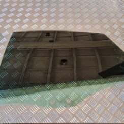 Aizmugurējo kreiso durvju stikls priekš AUDI A6 2008