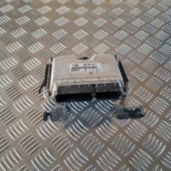 Dzinēja vadības bloks priekš VW GOLF IV 1999