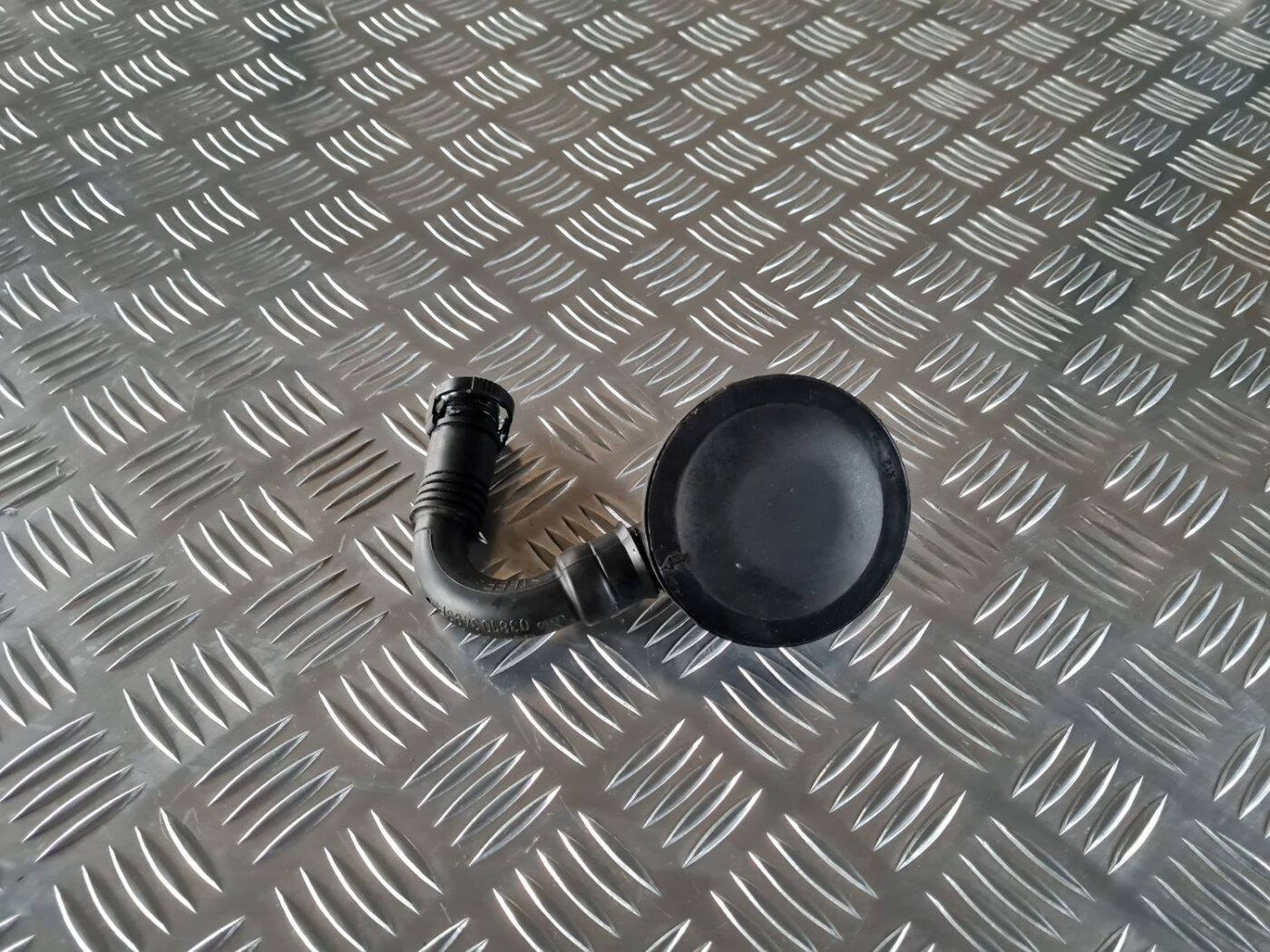 Kartera ventilācijas vārsts priekš VW GOLF IV 1999 3 Kartera ventilācijas vārsts priekš VW GOLF IV 1999