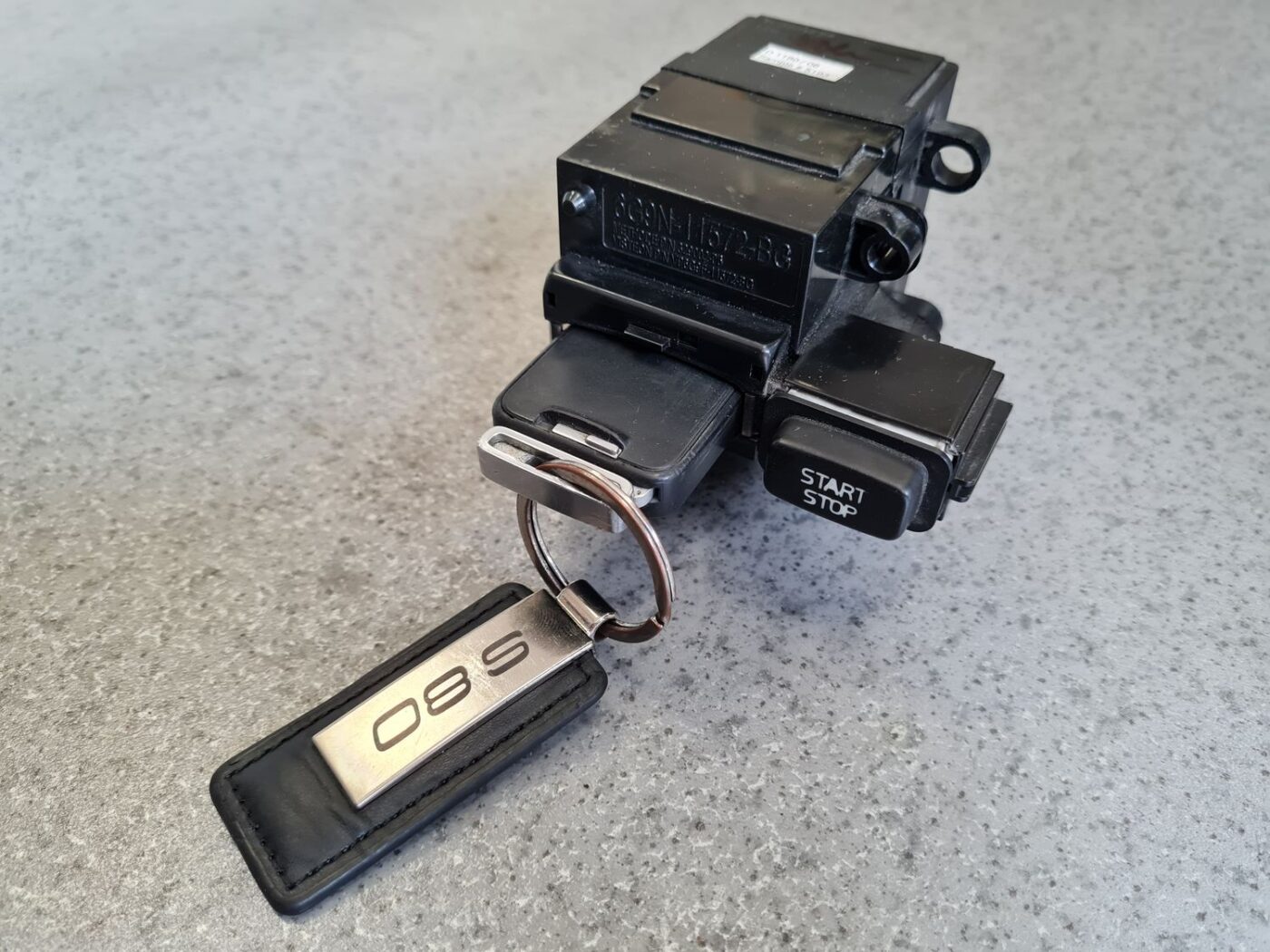 Aizdedzes slēdzene priekš VOLVO S80 2007 Black 2 Aizdedzes slēdzene priekš VOLVO S80 2007 Black