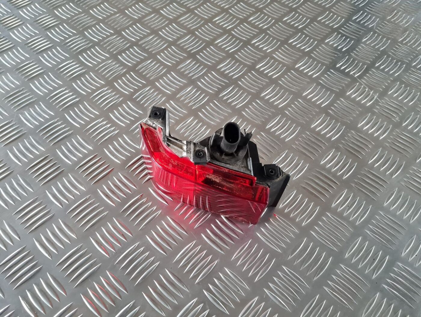 Miglas lukturis aizmugurē kreisā pusē priekš OPEL MERIVA 2004 2 Miglas lukturis aizmugurē kreisā pusē priekš OPEL MERIVA 2004