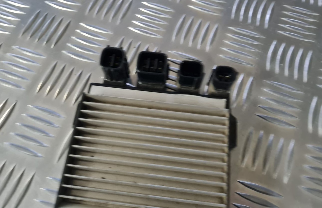 Degvielas smidzinātāju vadības bloks priekš TOYOTA AVENSIS 2010 2 Degvielas smidzinātāju vadības bloks priekš TOYOTA AVENSIS 2010