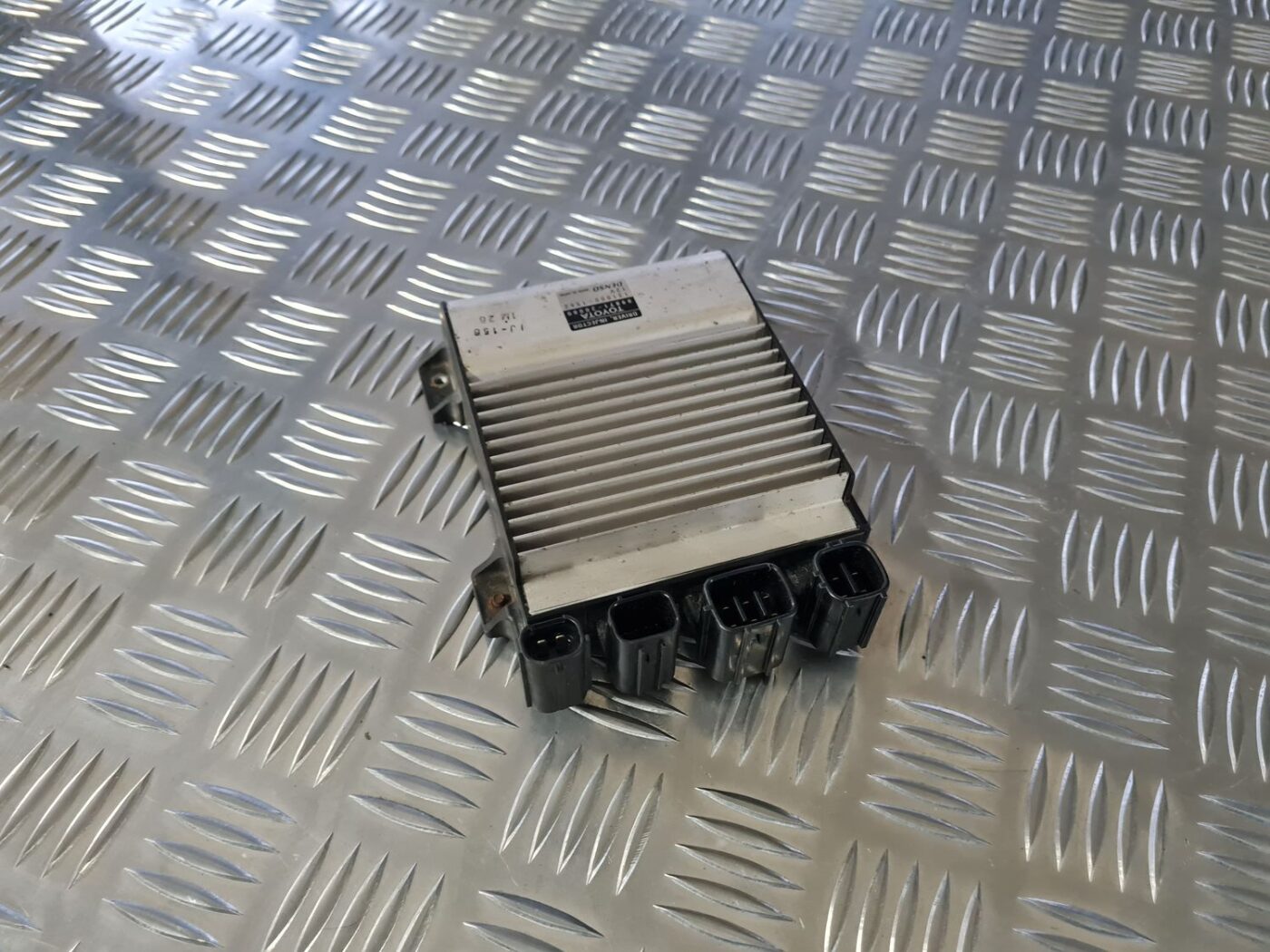 Degvielas smidzinātāju vadības bloks priekš TOYOTA AVENSIS 2010 4 Degvielas smidzinātāju vadības bloks priekš TOYOTA AVENSIS 2010