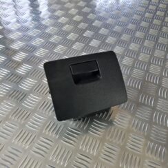 Mantu glabāšanas nodalījums vadītāja pusē priekš TOYOTA AVENSIS 2010