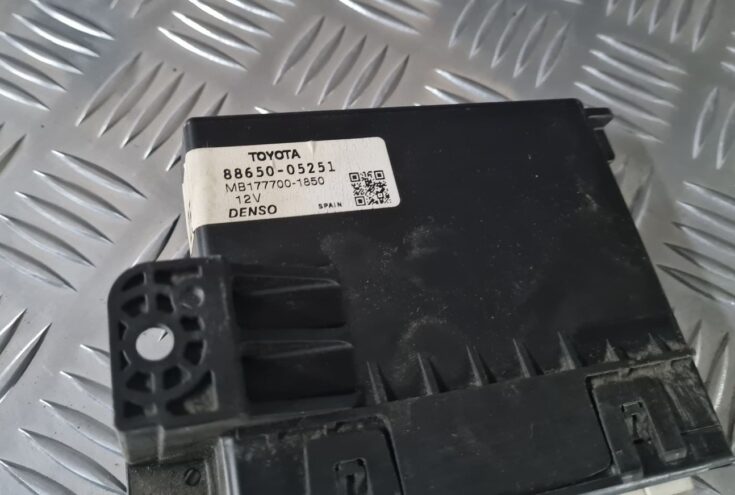 Gaisa kondicioniera vadības bloks priekš TOYOTA AVENSIS 2010