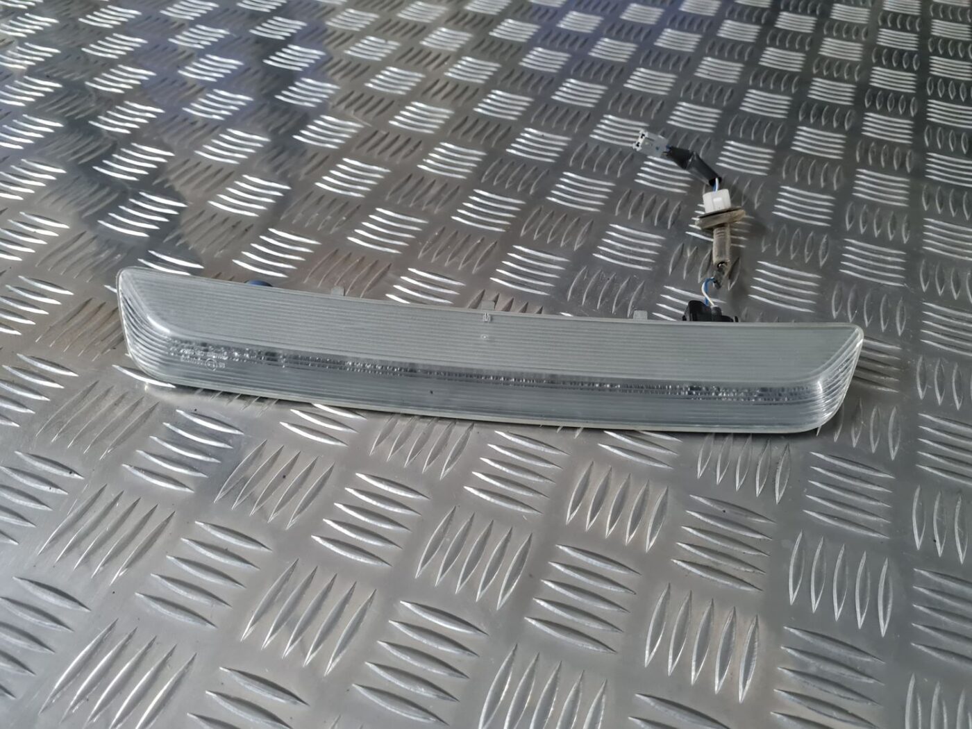 Stop signāls priekš TOYOTA AVENSIS 2010 2 Stop signāls priekš TOYOTA AVENSIS 2010