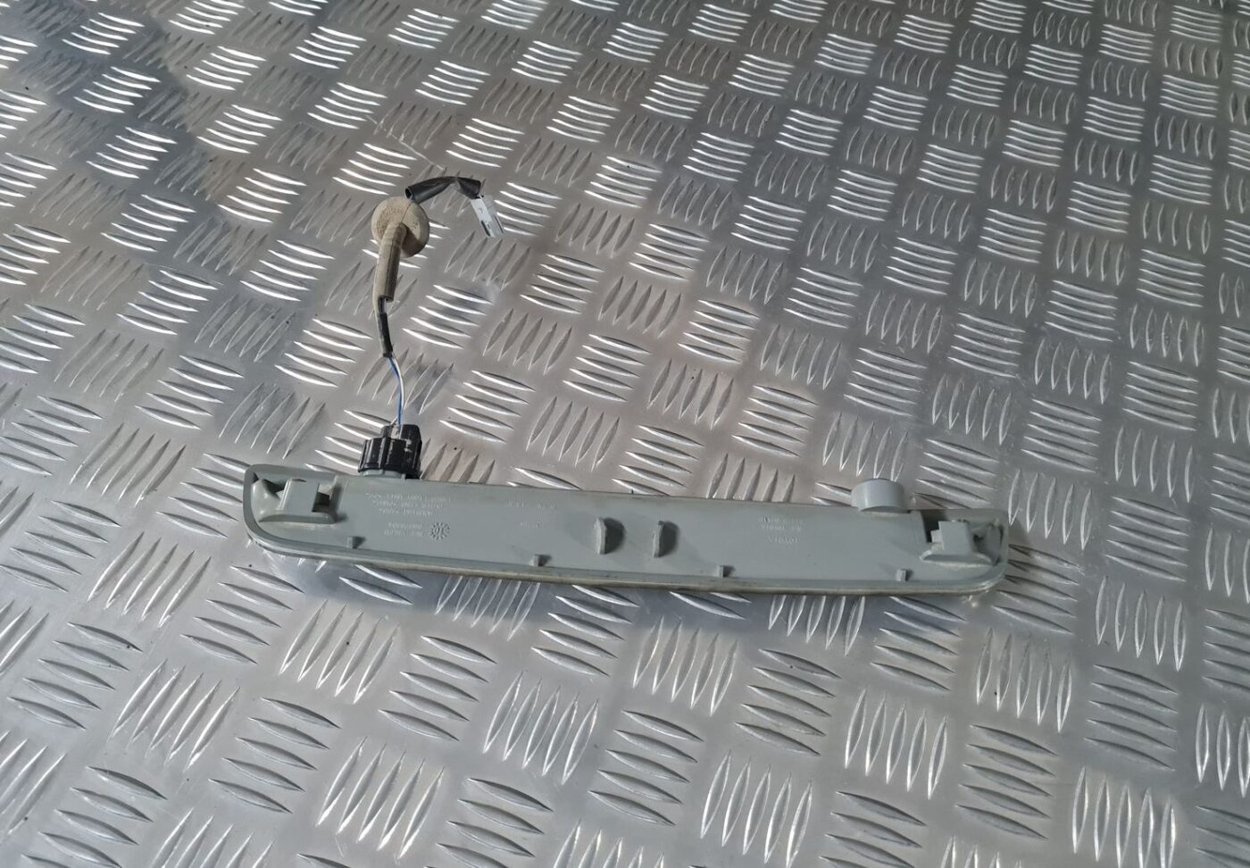 Stop signāls priekš TOYOTA AVENSIS 2010 6 Stop signāls priekš TOYOTA AVENSIS 2010