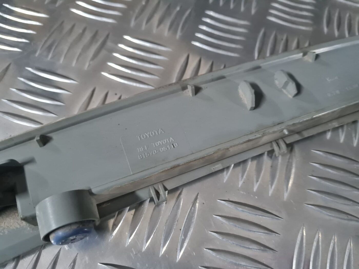 Stop signāls priekš TOYOTA AVENSIS 2010 4 Stop signāls priekš TOYOTA AVENSIS 2010