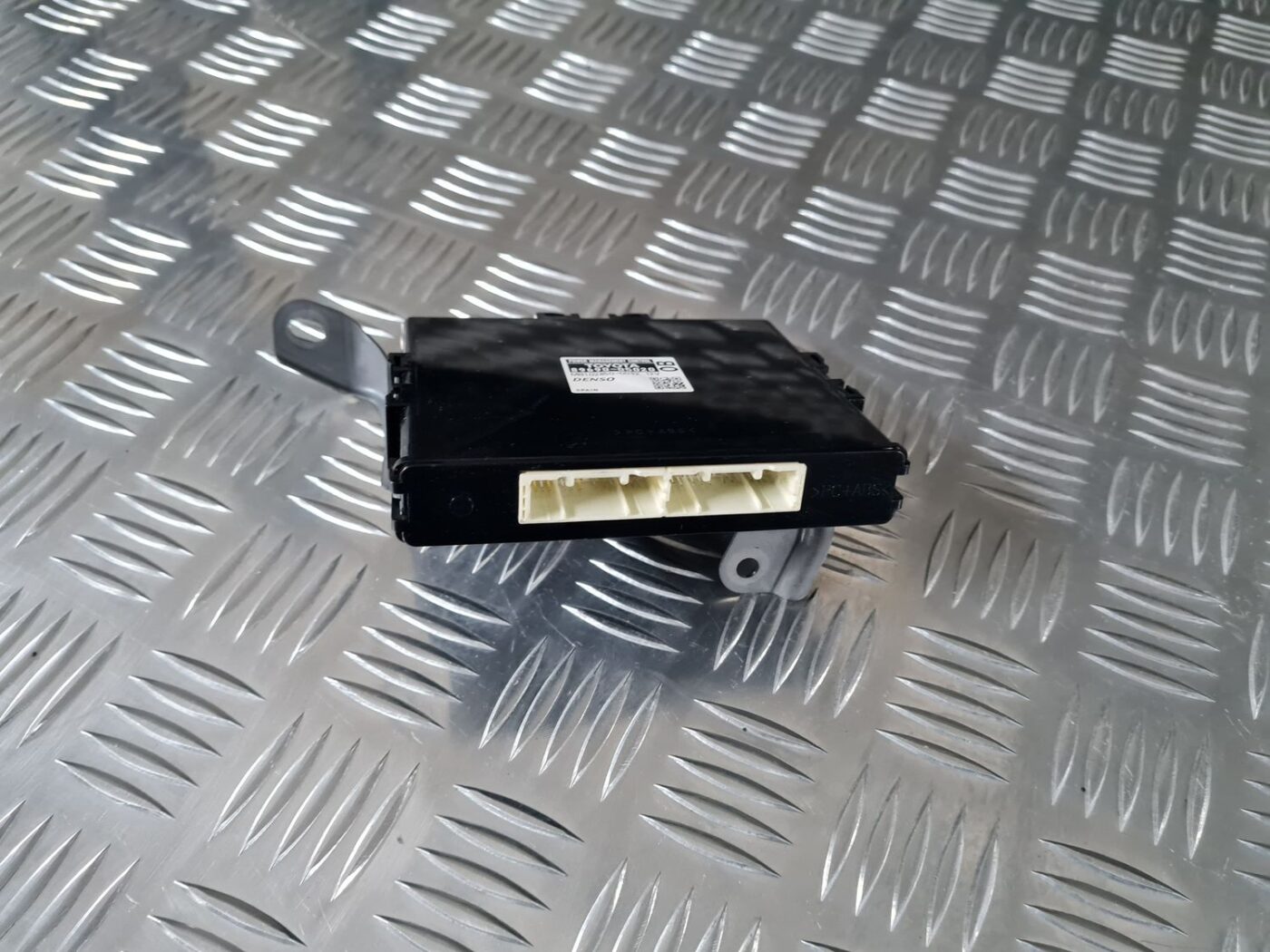 Jaudas vadības bloks priekš TOYOTA AVENSIS 2010 4 Jaudas vadības bloks priekš TOYOTA AVENSIS 2010