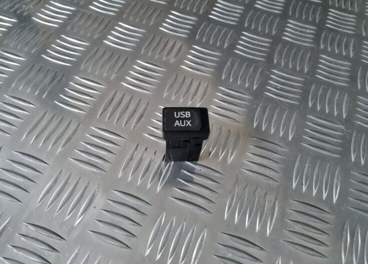 Audio/video AUX adapteris priekš TOYOTA AVENSIS 2010