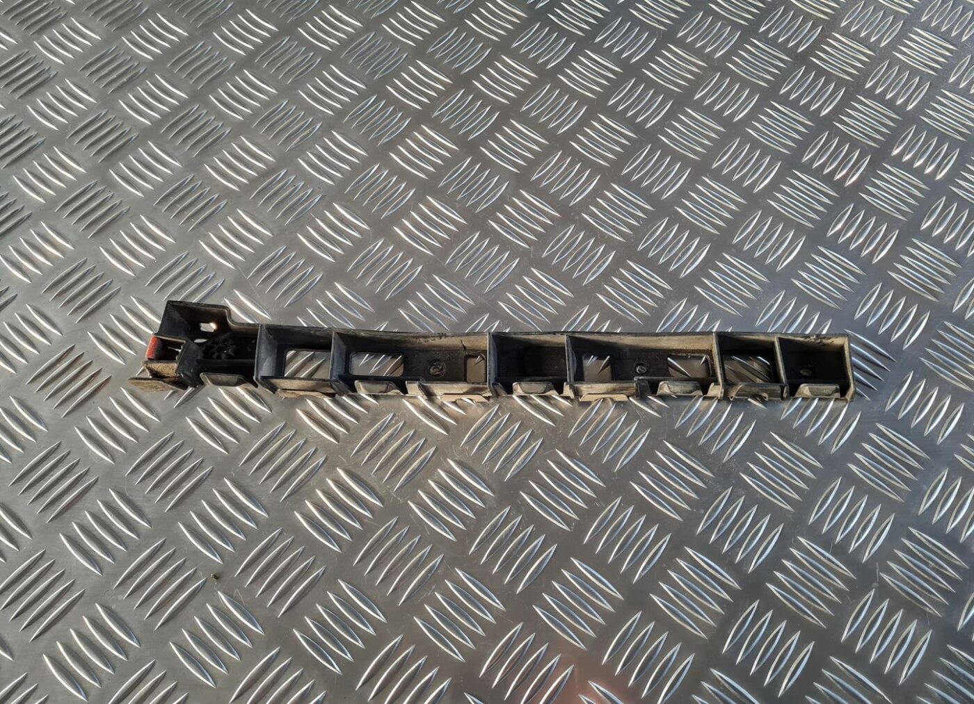 Aizmugurēja bufera kronšteins priekš OPEL INSIGNIA 2016 3 Aizmugurēja bufera kronšteins priekš OPEL INSIGNIA 2016