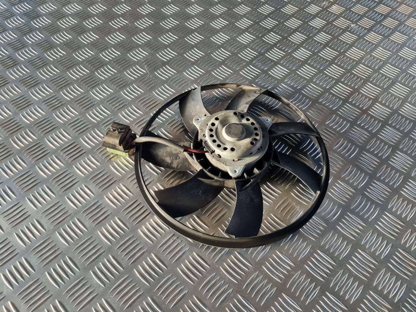 Dzesēšanas radiatora ventilators priekš OPEL INSIGNIA 2016 1 Dzesēšanas radiatora ventilators priekš OPEL INSIGNIA 2016