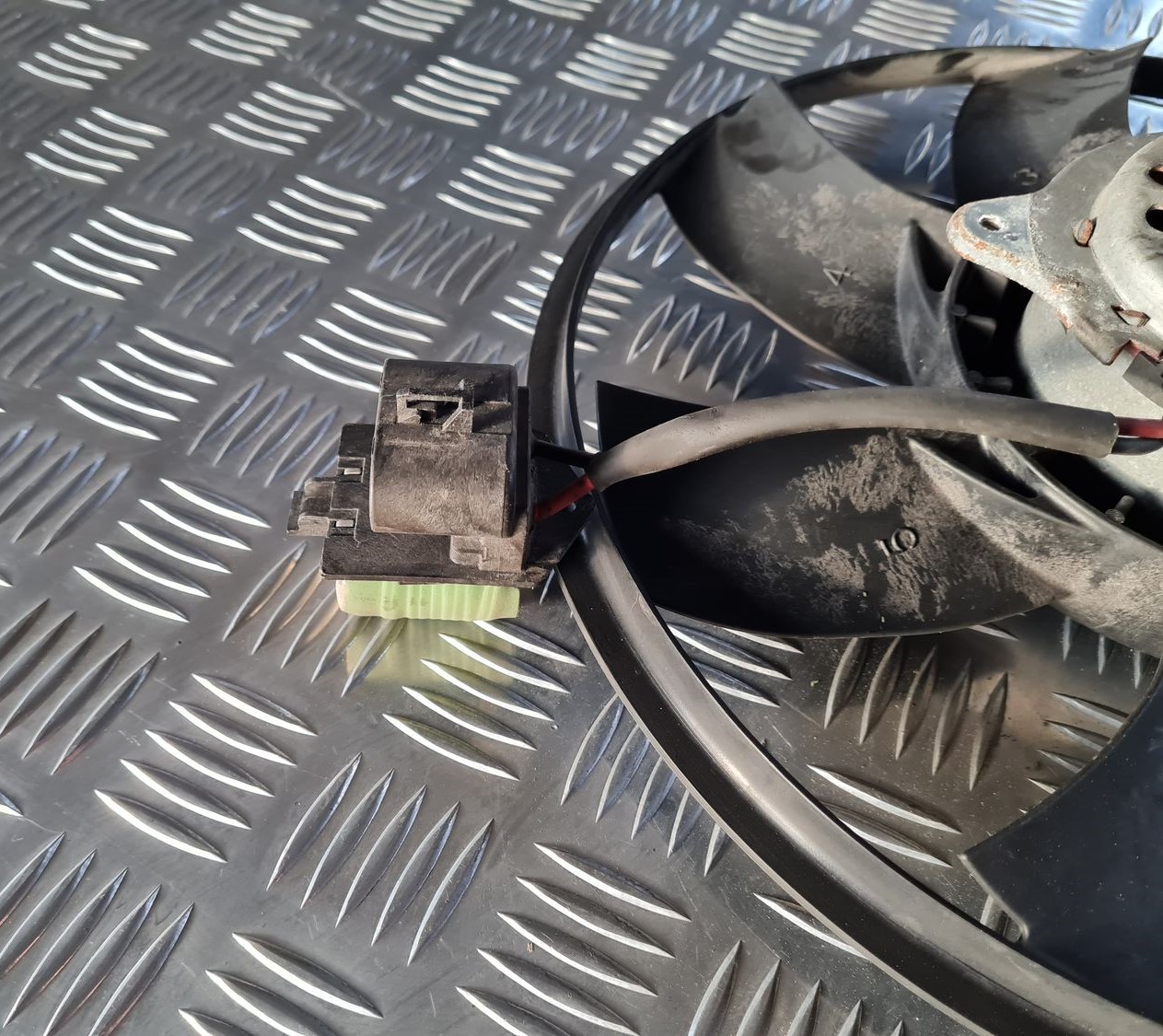 Dzesēšanas radiatora ventilators priekš OPEL INSIGNIA 2016 2 Dzesēšanas radiatora ventilators priekš OPEL INSIGNIA 2016