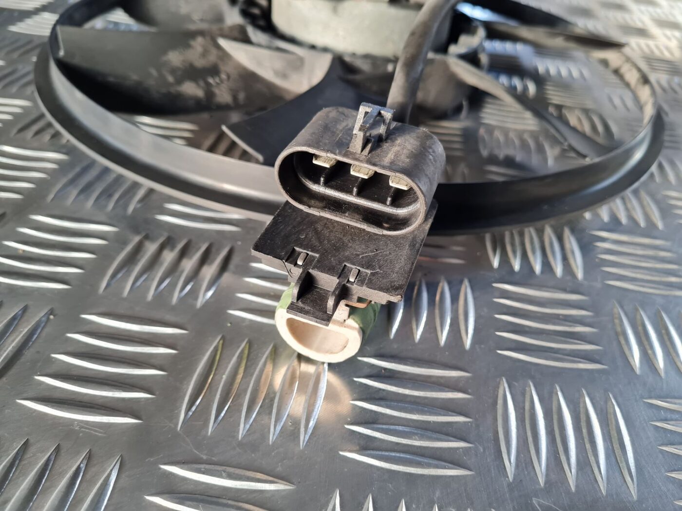 Dzesēšanas radiatora ventilators priekš OPEL INSIGNIA 2016 4 Dzesēšanas radiatora ventilators priekš OPEL INSIGNIA 2016