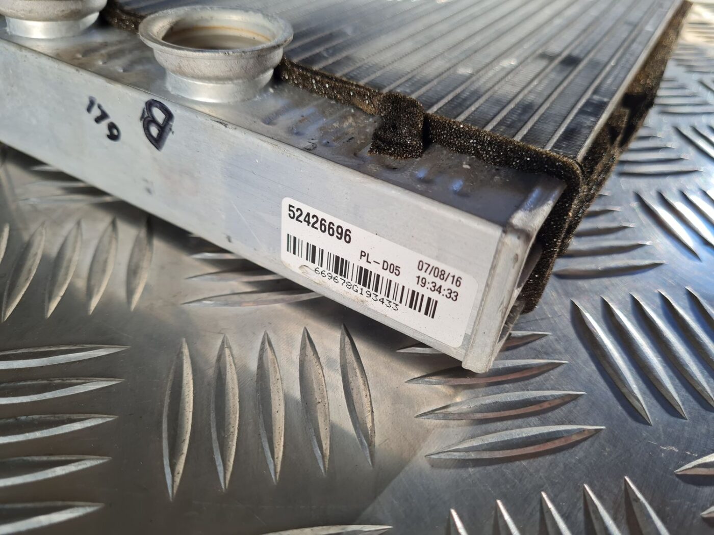 Apsildes sistēmas radiators priekš OPEL INSIGNIA 2016 2 Apsildes sistēmas radiators priekš OPEL INSIGNIA 2016