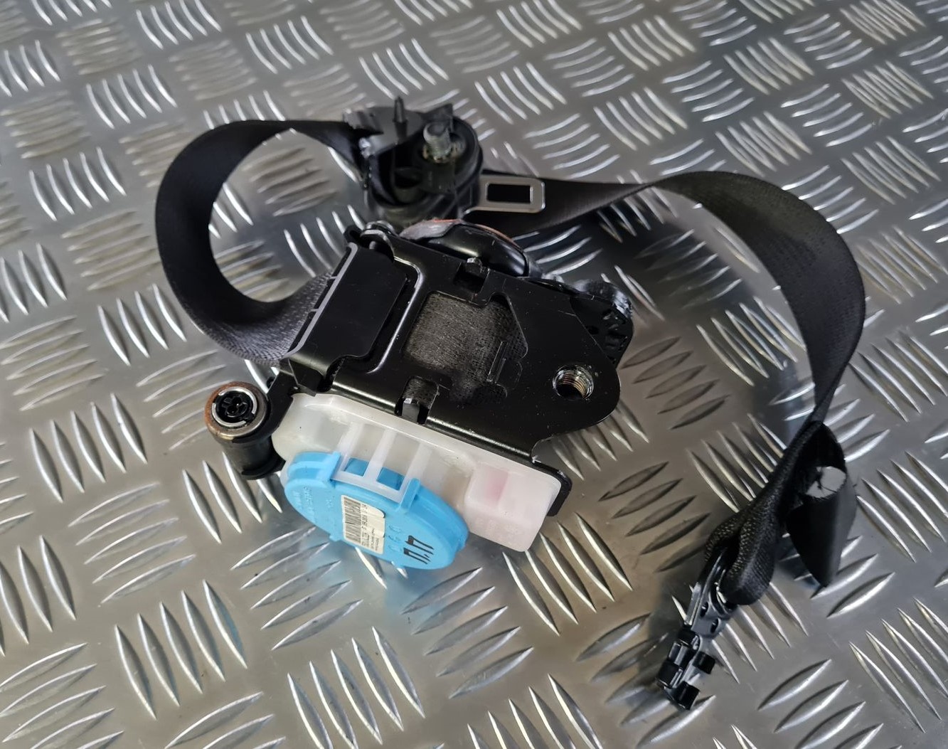 Priekšējā labā drošības josta priekš OPEL INSIGNIA 2016 4 Priekšējā labā drošības josta priekš OPEL INSIGNIA 2016