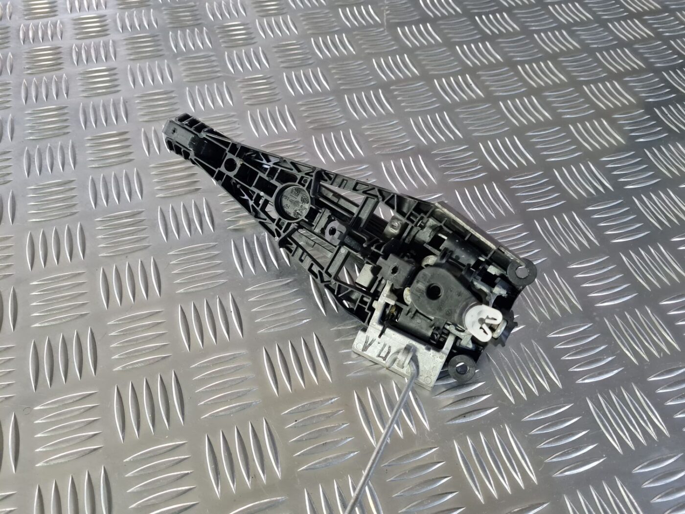 Priekšējāis kreisais durvju rokturis priekš OPEL INSIGNIA 2016 3 Priekšējāis kreisais durvju rokturis priekš OPEL INSIGNIA 2016