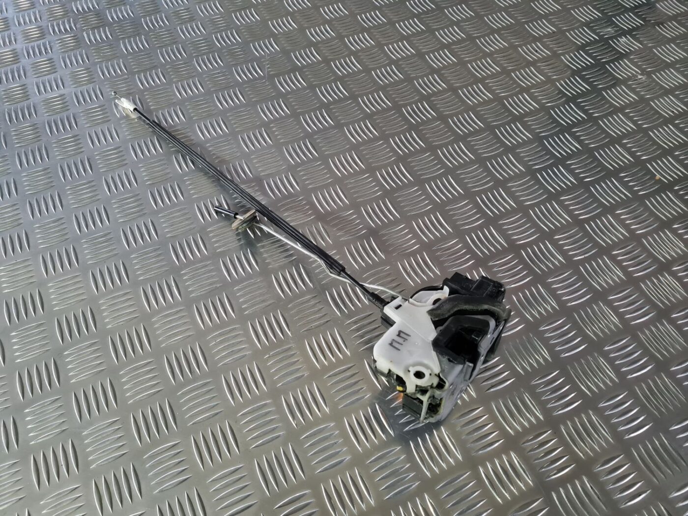 Priekšējo labo durvju slēdzene priekš OPEL INSIGNIA 2016 5 Priekšējo labo durvju slēdzene priekš OPEL INSIGNIA 2016