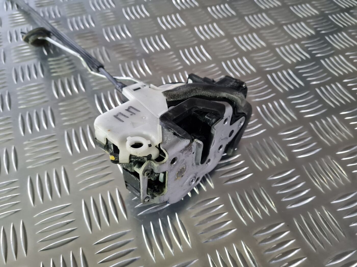 Priekšējo labo durvju slēdzene priekš OPEL INSIGNIA 2016 4 Priekšējo labo durvju slēdzene priekš OPEL INSIGNIA 2016