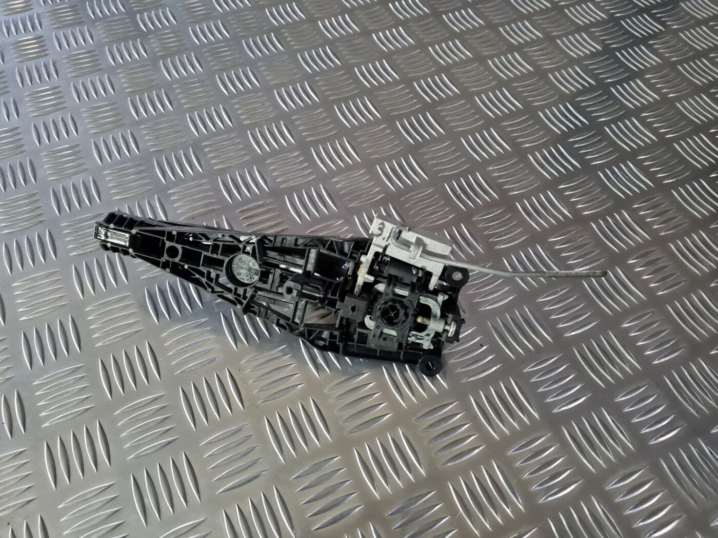 Aizmugurējāis labais durvju rokturis priekš OPEL INSIGNIA 2016 3 Aizmugurējāis labais durvju rokturis priekš OPEL INSIGNIA 2016