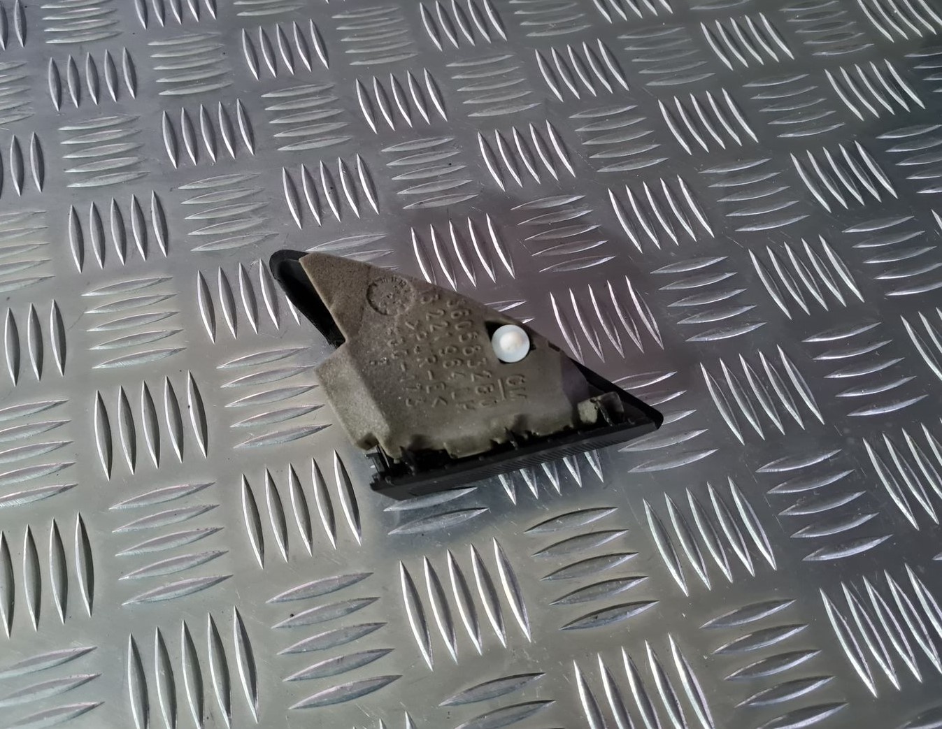 Durvju spoguļa apdares uzlika salonā (ar skaļruni) priekš OPEL INSIGNIA 2016 2 Durvju spoguļa apdares uzlika salonā (ar skaļruni) priekš OPEL INSIGNIA 2016