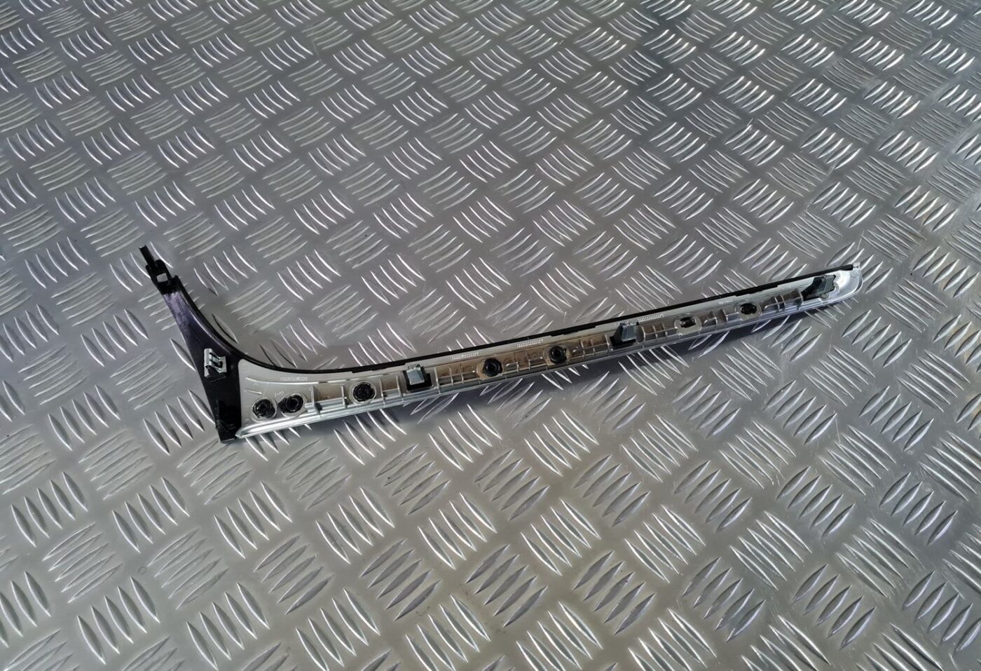 Mērinstrumentu paneļa dekoratīvā uzlika priekš OPEL INSIGNIA 2016 2 Mērinstrumentu paneļa dekoratīvā uzlika priekš OPEL INSIGNIA 2016