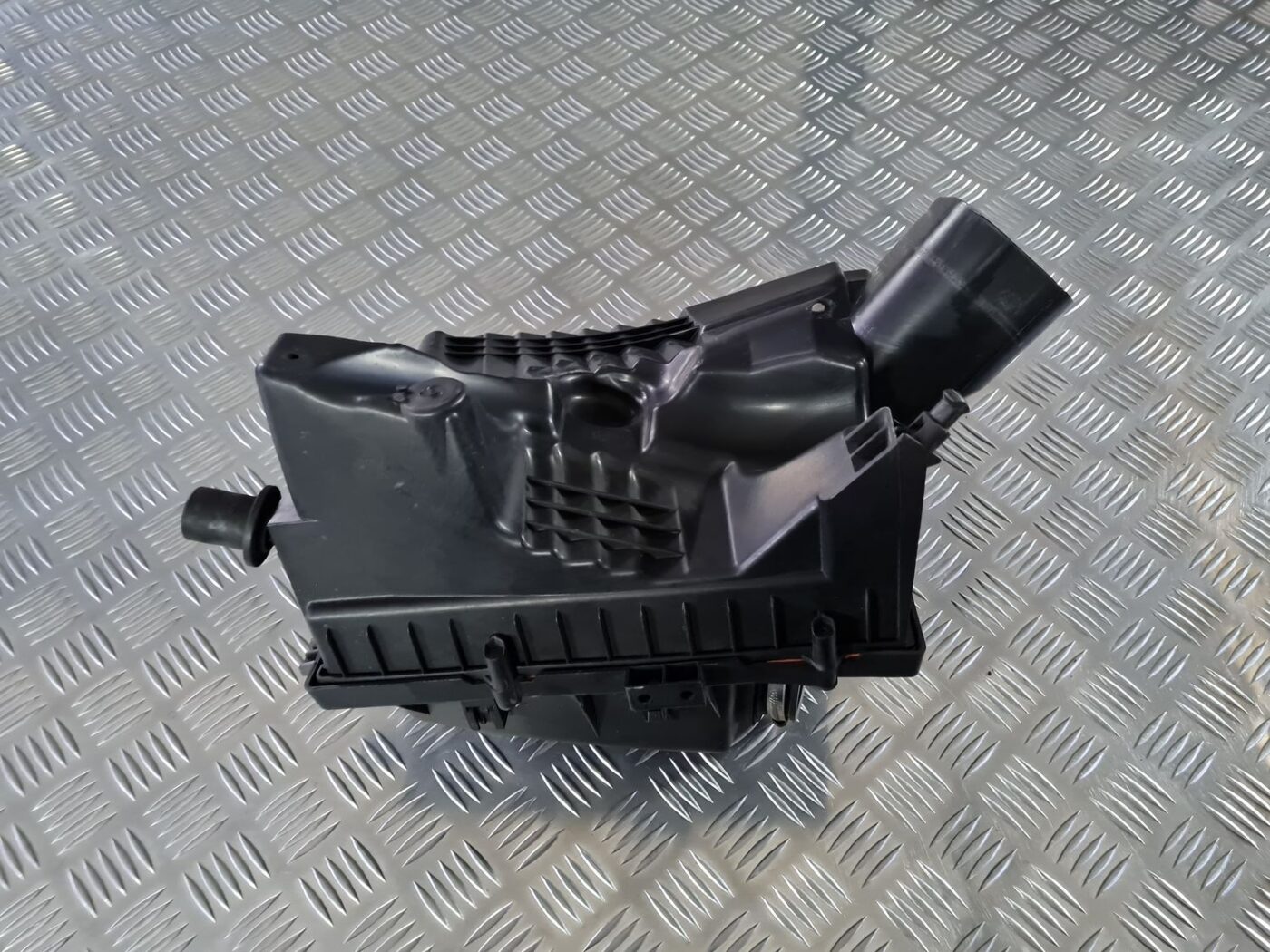 Gaisa filtra korpuss priekš OPEL INSIGNIA 2016 4 Gaisa filtra korpuss priekš OPEL INSIGNIA 2016