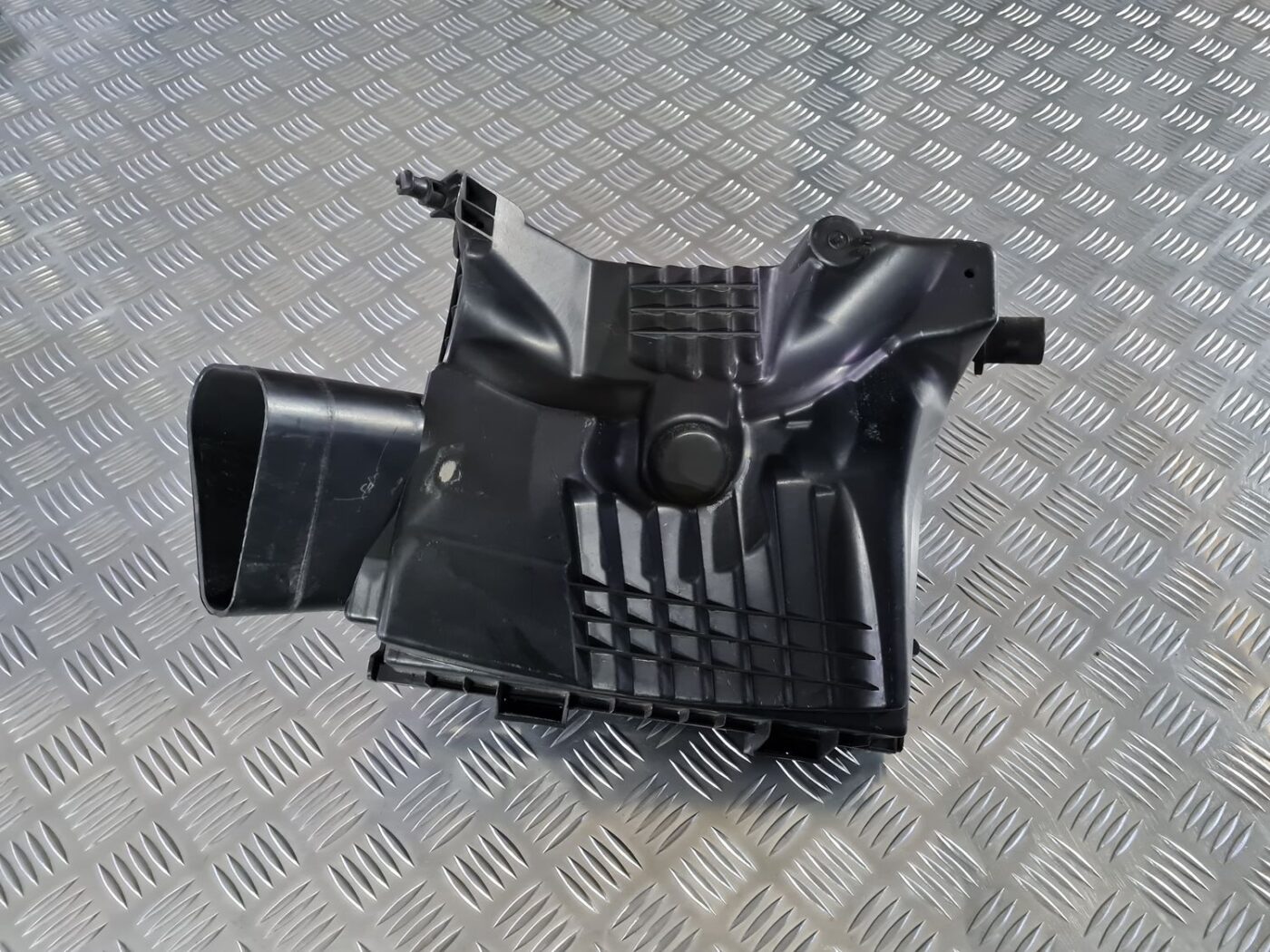 Gaisa filtra korpuss priekš OPEL INSIGNIA 2016 3 Gaisa filtra korpuss priekš OPEL INSIGNIA 2016