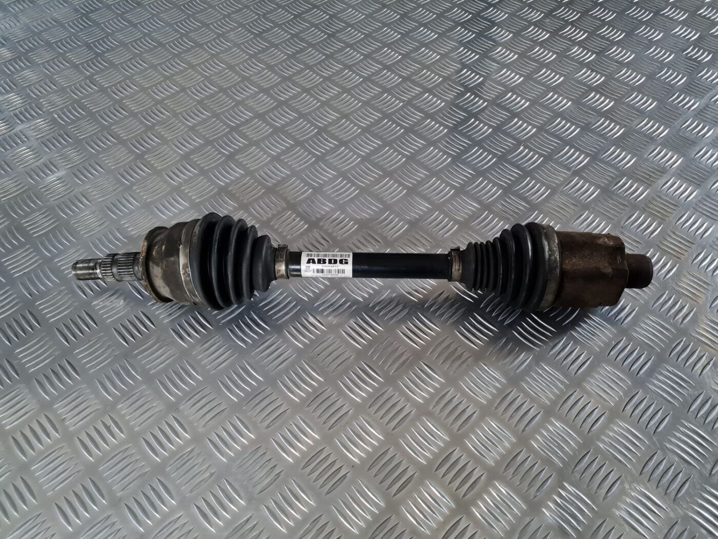 Pusass priekšēja labā priekš OPEL INSIGNIA 2016 1 Pusass priekšēja labā priekš OPEL INSIGNIA 2016