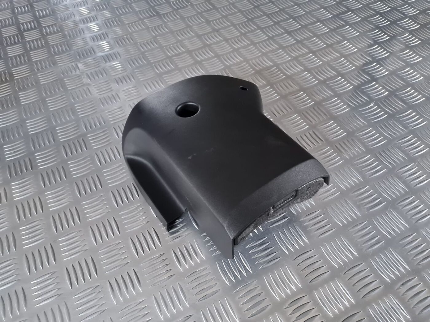 Stūres statnes putekļu aizsargs (salonā) priekš OPEL INSIGNIA 2016 3 Stūres statnes putekļu aizsargs (salonā) priekš OPEL INSIGNIA 2016