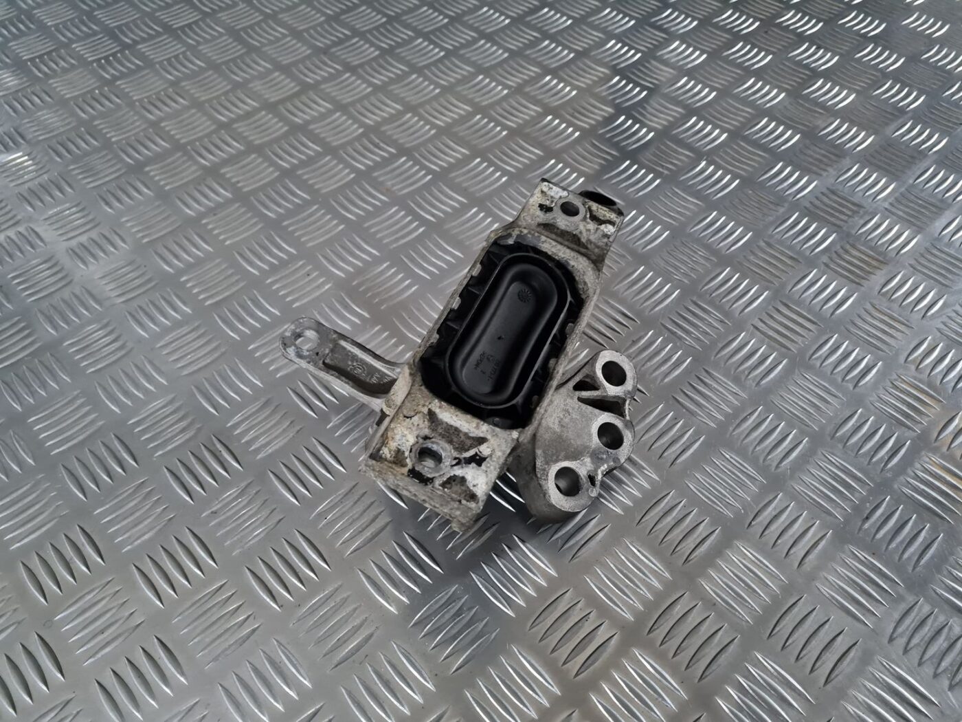 Dzinēja spilvens priekš OPEL INSIGNIA 2016 4 Dzinēja spilvens priekš OPEL INSIGNIA 2016